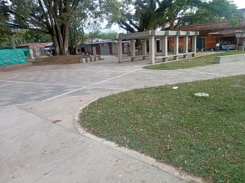 Espacio público y urbanismo — Plazoleta y zonas verdes