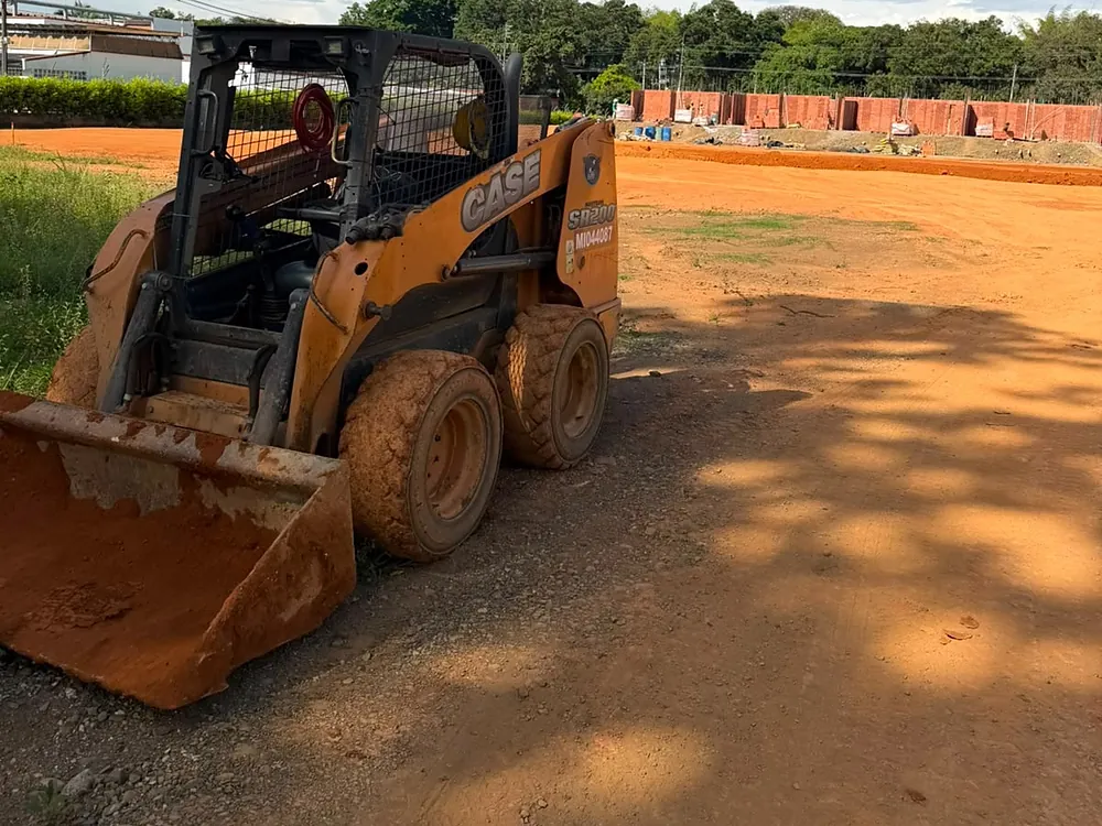 Minicargador de Construcciones ACQ SAS en obra