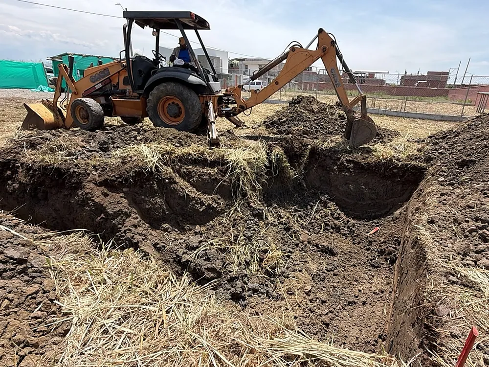 Retroexcavadora de Construcciones ACQ SAS en obra